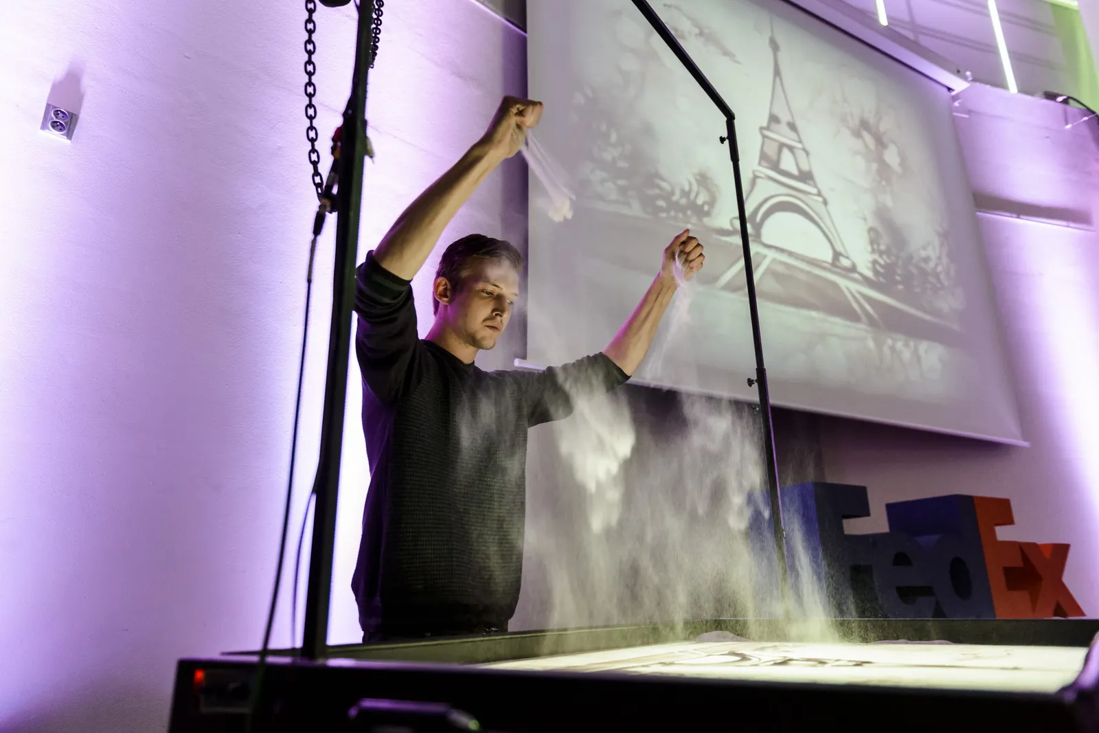 Sand art performance na firemním eventu FedEx